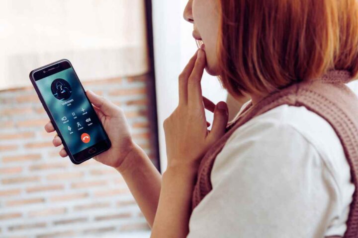 Call center, perché chiamano e poi mettono in attesa?