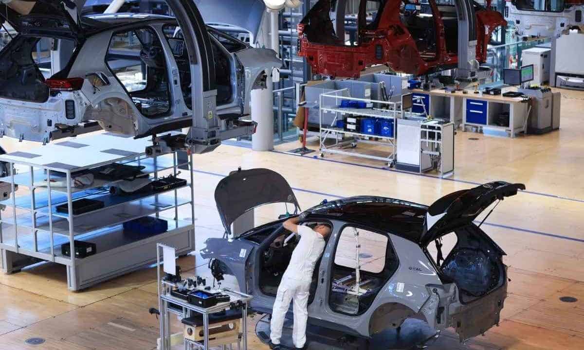 Crisi dei chip 2.0: lo scontro tra Cina e Olanda minaccia l'industria automobilistica