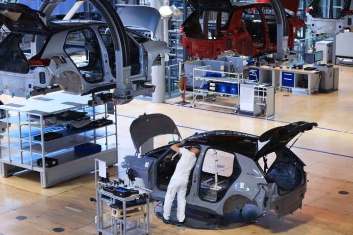 Crisi dei chip 2.0: lo scontro tra Cina e Olanda minaccia l'industria automobilistica