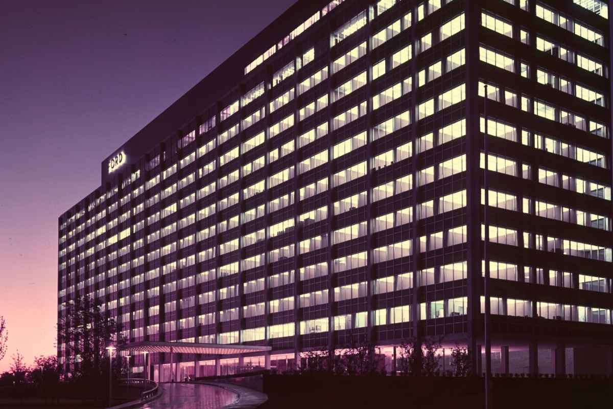 Ford demolisce la sua iconica sede "Glass House": cosa la sostituirà?
