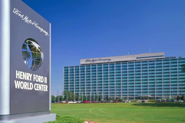 Ford demolisce la sua iconica sede "Glass House": cosa la sostituirà?