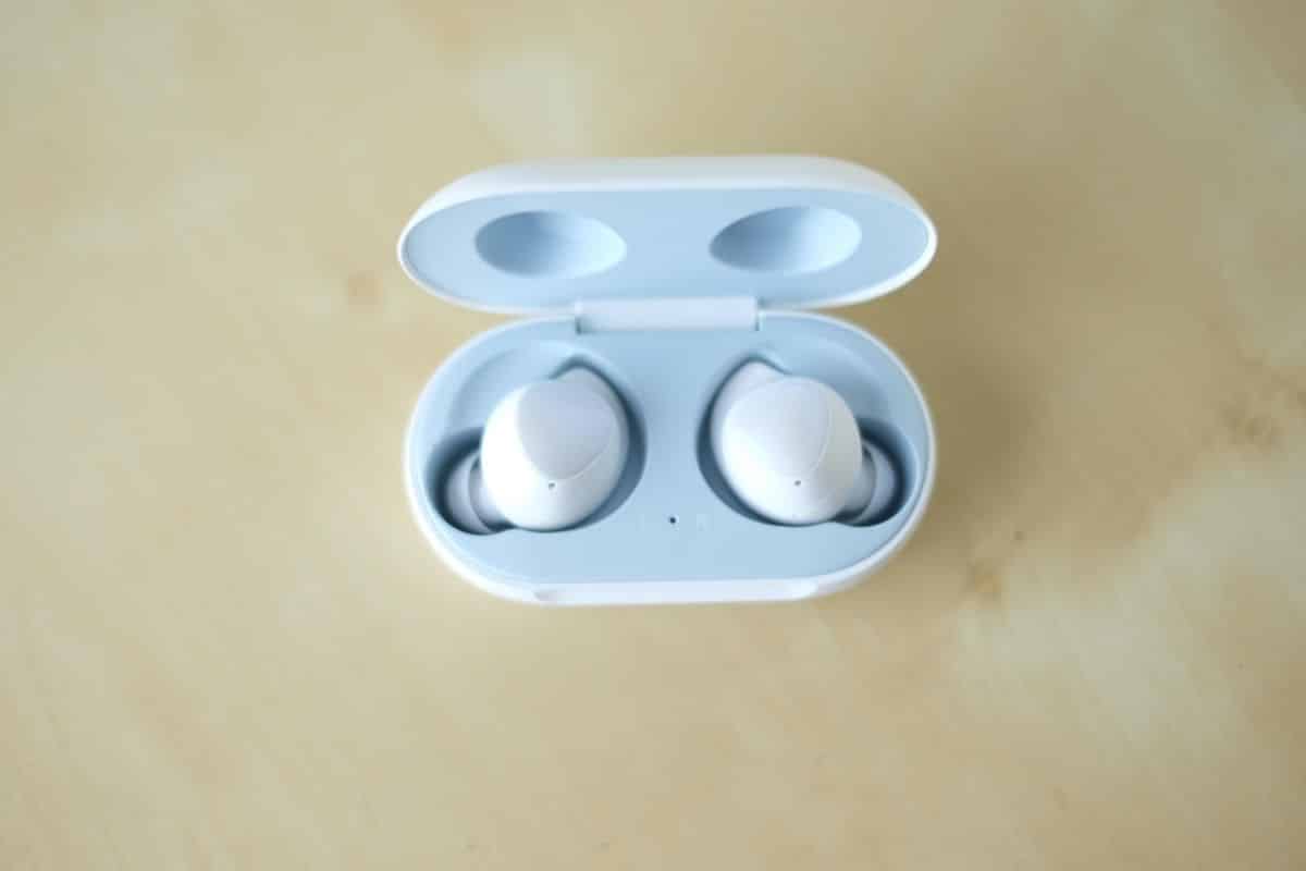 Galaxy Buds con traduzione live: l'alternativa economica ai nuovi AirPods Pro