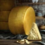 Microchip commestibili nel Parmigiano Reggiano: ecco perché è una rivoluzione tecnologica