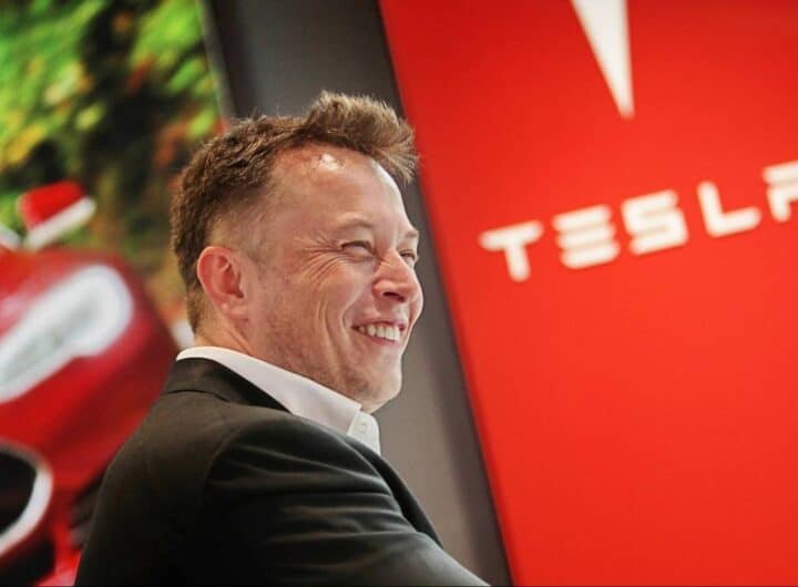 Tesla, un pacchetto retributivo da record per Musk: ma la strada per il trilione di dollari è quasi impossibile