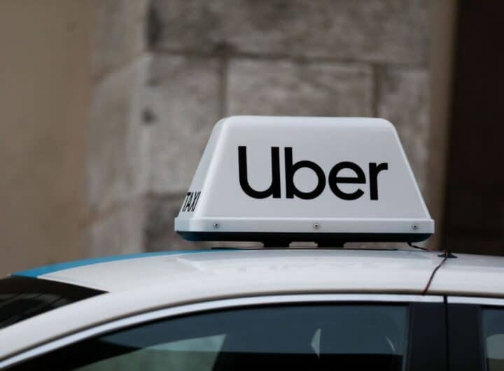 Uber, la nuova "opportunità" per gli autisti: addestrare l'IA per pochi centesimi