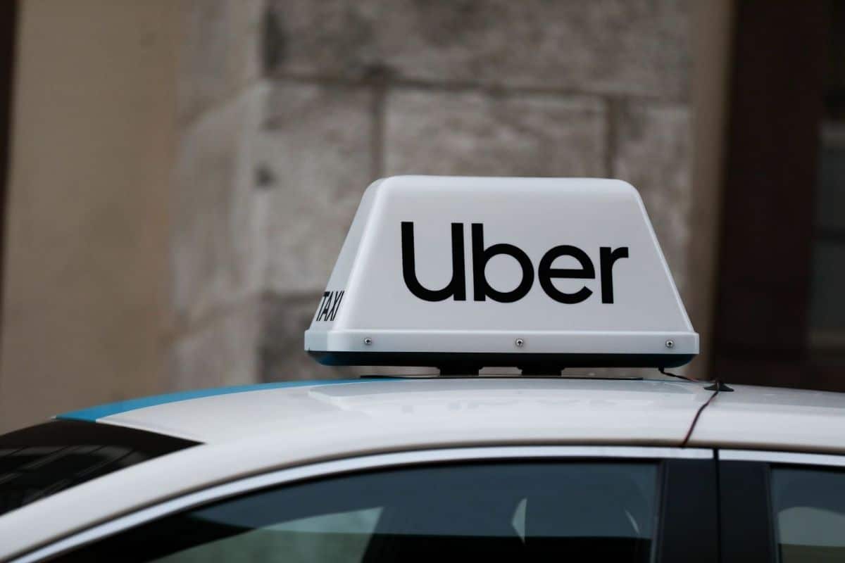 Uber, la nuova "opportunità" per gli autisti: addestrare l'IA per pochi centesimi