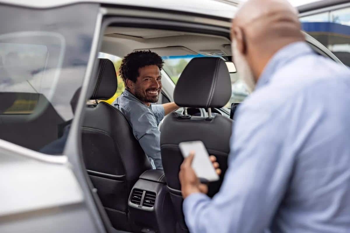 Uber, la nuova "opportunità" per gli autisti: addestrare l'IA per pochi centesimi