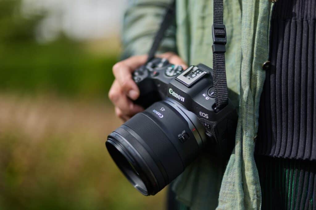 Canon EOS R6 Mark III + 45 mm f1.2 STM ufficiali