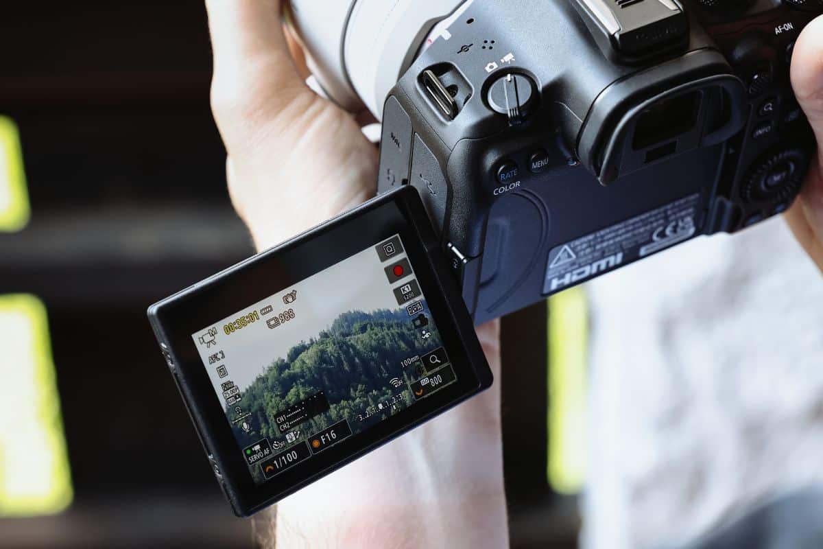 Canon EOS R6 Mark III + 45 mm f1.2 STM ufficiali