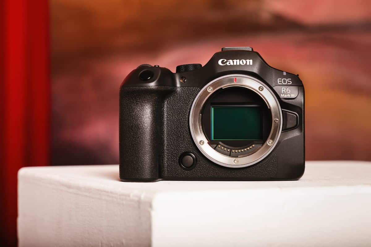 Canon EOS R6 Mark III + 45 mm f1.2 STM ufficiali