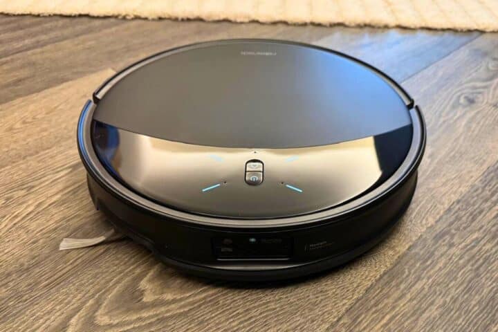 Roborock Saros 10R robot aspirapolvere