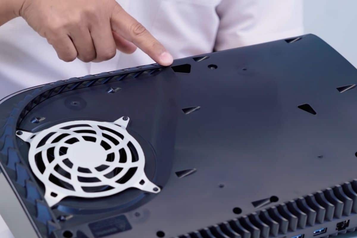 Con quale frequenza dovresti pulire la tua console? Ecco cosa sapere per evitare l'accumulo di polvere