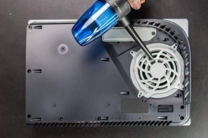 Con quale frequenza dovresti pulire la tua console? Ecco cosa sapere per evitare l'accumulo di polvere