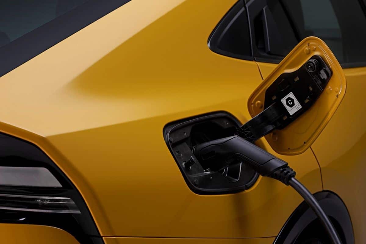 Ibridi plug-in: la promessa tradita? Uno studio rivela che inquinano quasi come le auto a benzina