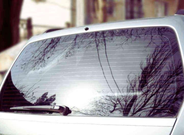 il segreto dietro quelle strane righe del lunotto