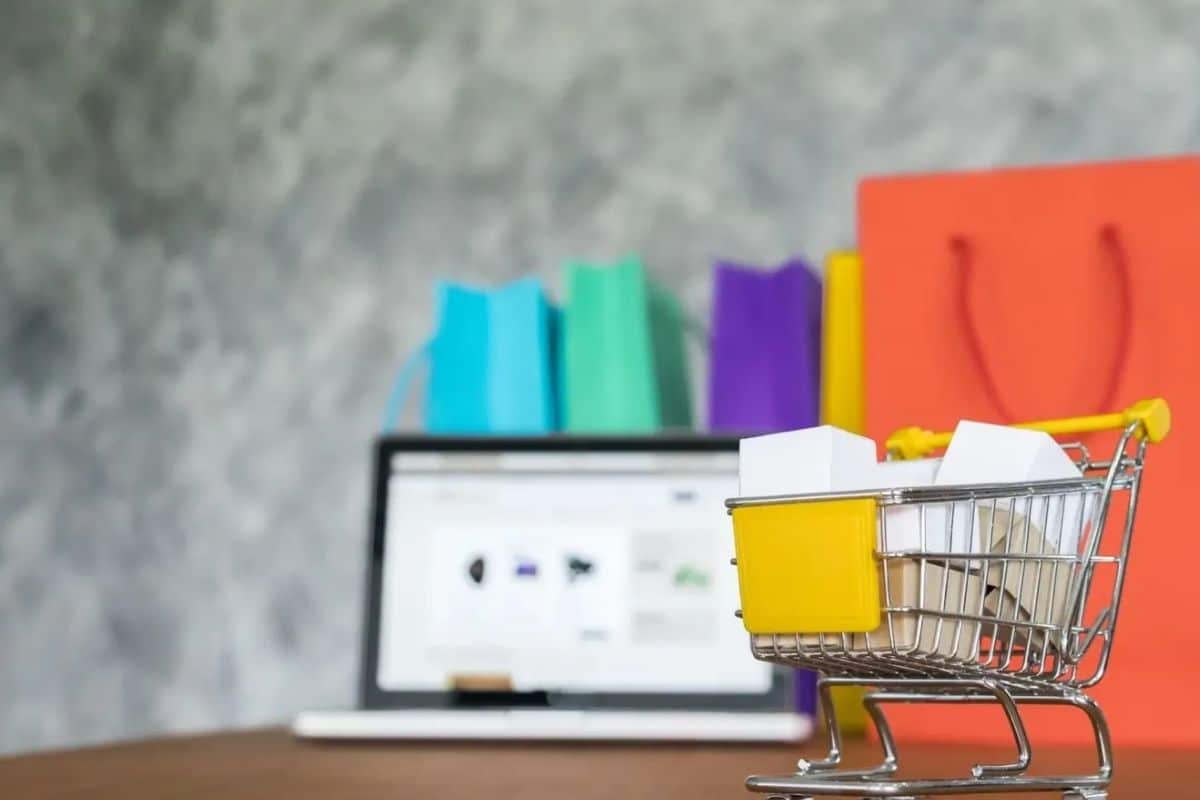 Come acquistare al miglior prezzo su Amazon: i migliori strumenti per monitorare i prezzi (e svelare i falsi sconti)