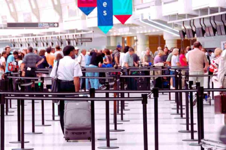 Viaggiare quasi gratis con l'AI: la novità di Google