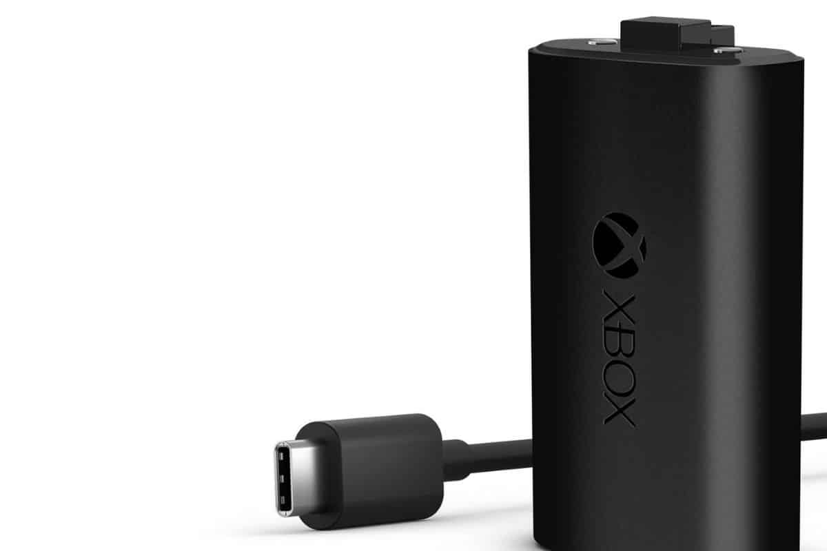 Il mistero delle pile AA: perché i controller Xbox usano ancora le batterie (mentre PS e Switch hanno le ricaricabili)