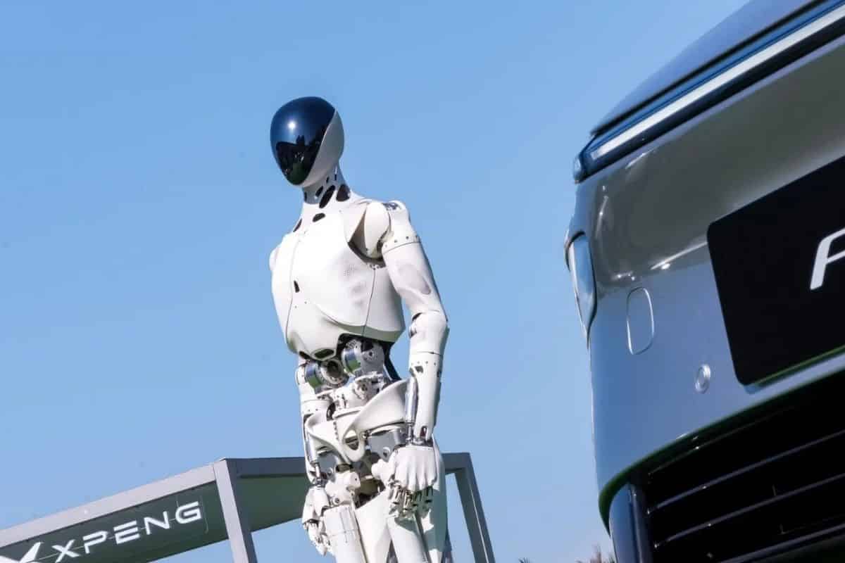 Il robot umanoide di XPENG sembra uscito da un film di fantascienza distopico
