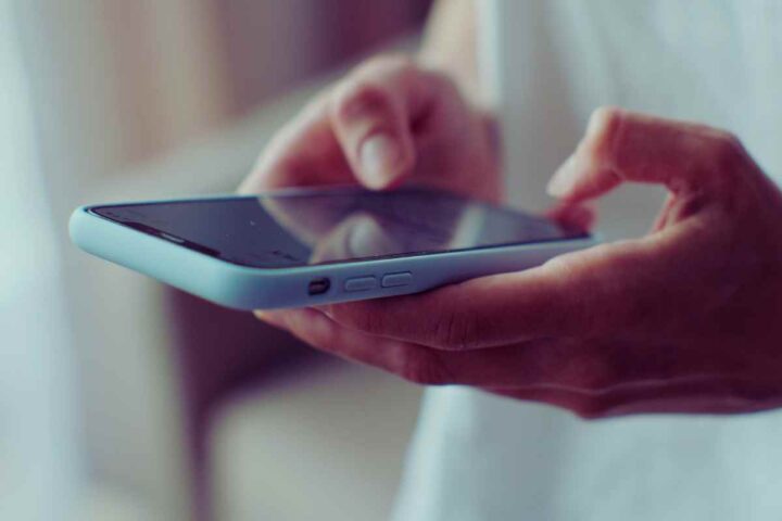 I gas pericolosi degli smartphone: perché è così allarmante