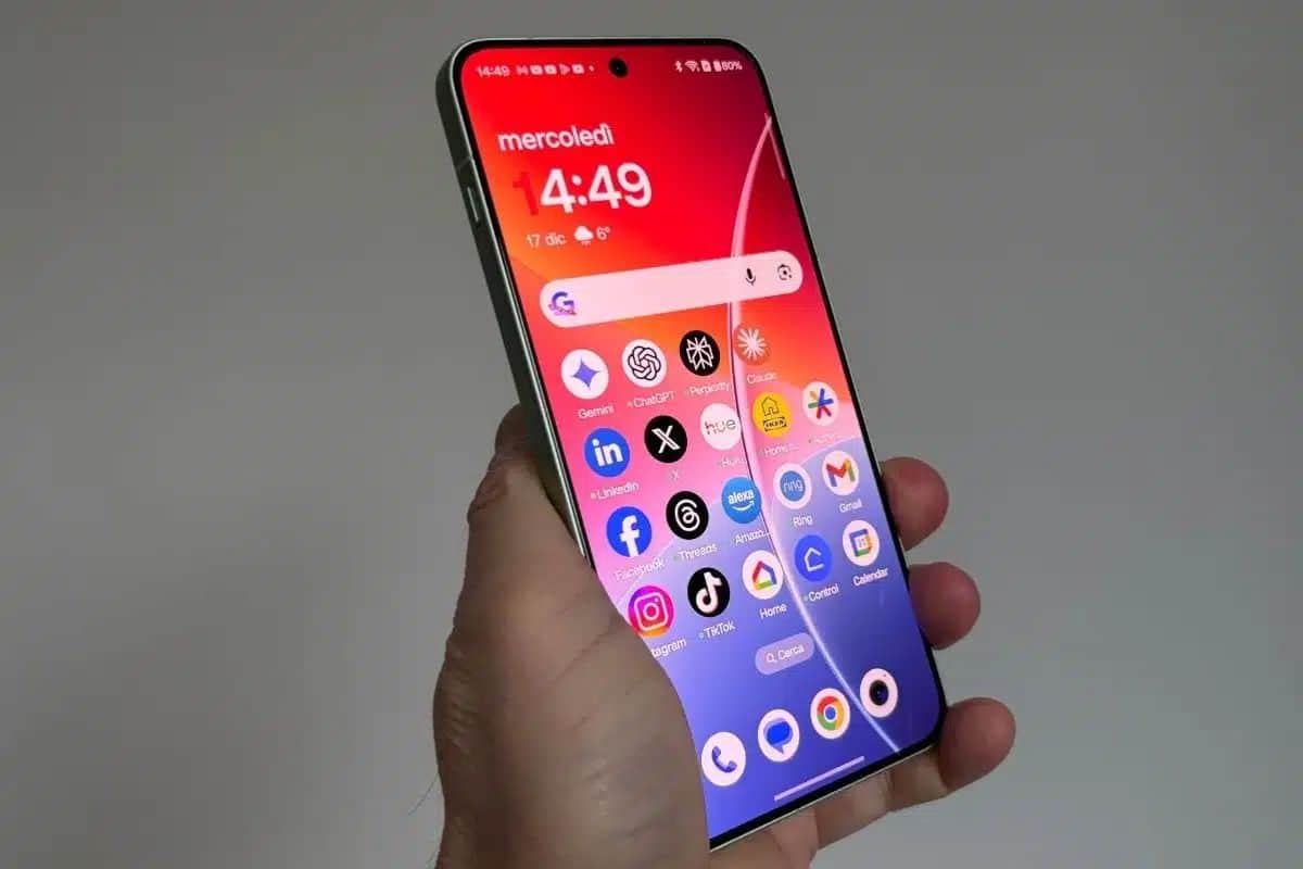 Google Pixel 10 vs OnePlus 15R: quale flagjship killer comprare?