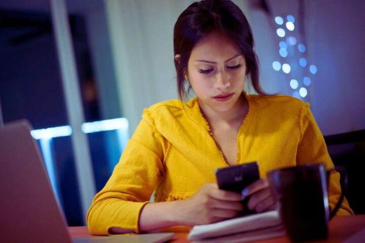 l'orario di WhatsApp e farlo apparire come vuoi