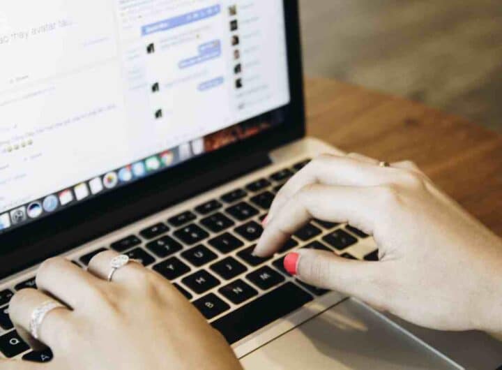 Addio al classico Facebook