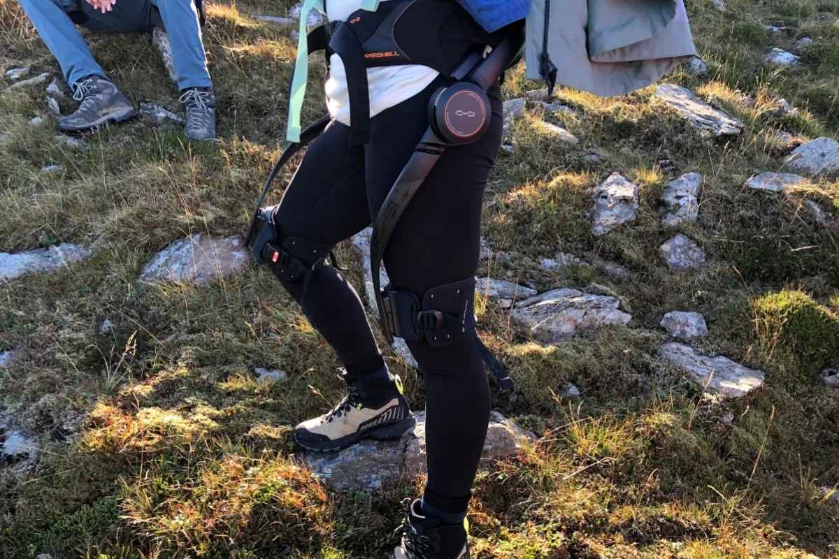 Recensione Hypershell X Ultra: abbiamo provato l'esoscheletro che vuole renderci escursionisti bionici