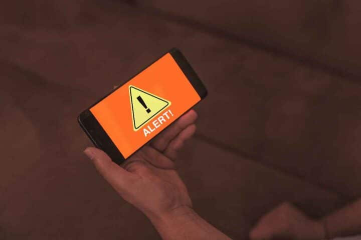 Nuova allerta della Polizia Postale: perchè queste numerazioni sono pericolose