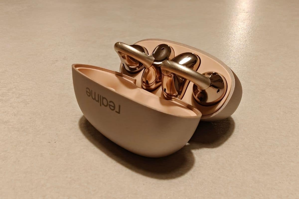 realme buds clip