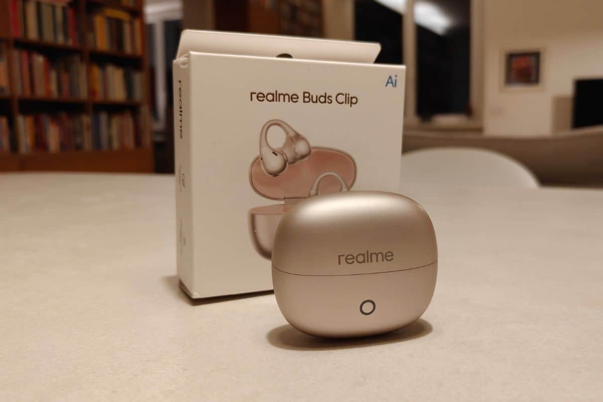 realme buds clip