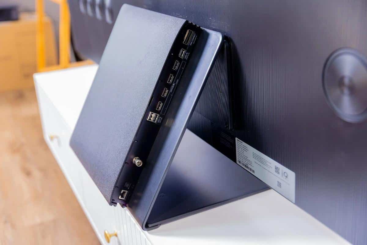 Recensione Samsung S95F: Il nuovo re dei QD-OLED che sfida la luce (e vince)