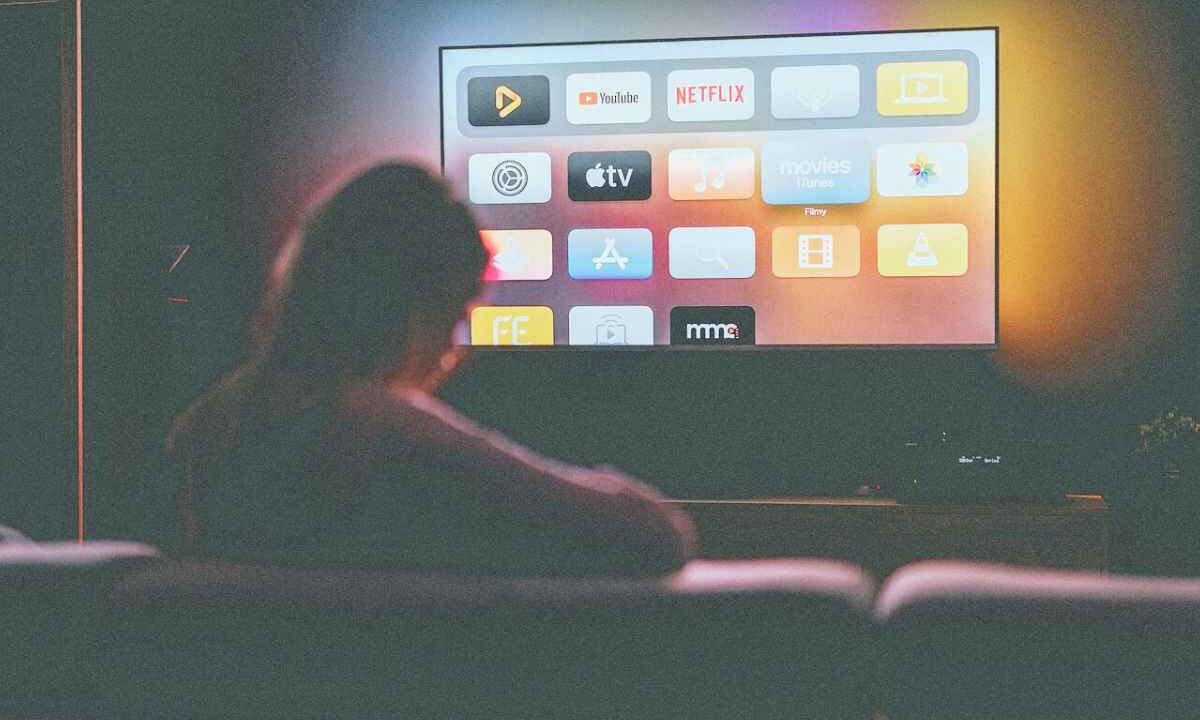 Smart tv te la porti a casa a 100 euro