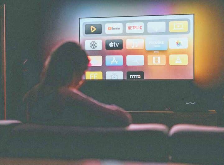 Smart tv te la porti a casa a 100 euro