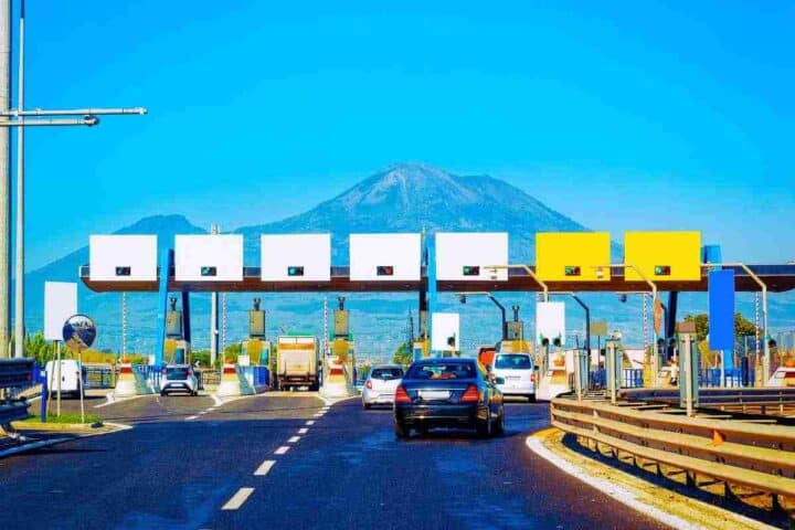 truffa natalizia incastra gli italiani: una mail ed è fatta