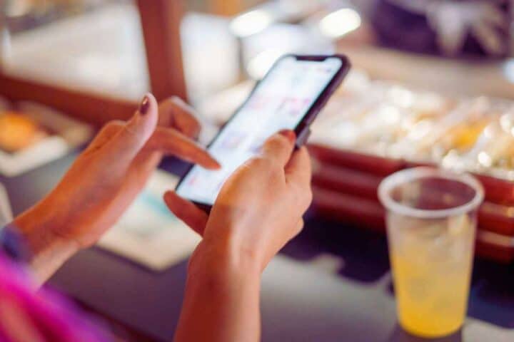 Perché a mezzanotte il telefono si blocca?