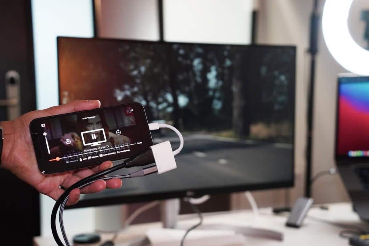 Come collegare lo smartphone alla TV: la guida completa per trasmettere video e foto