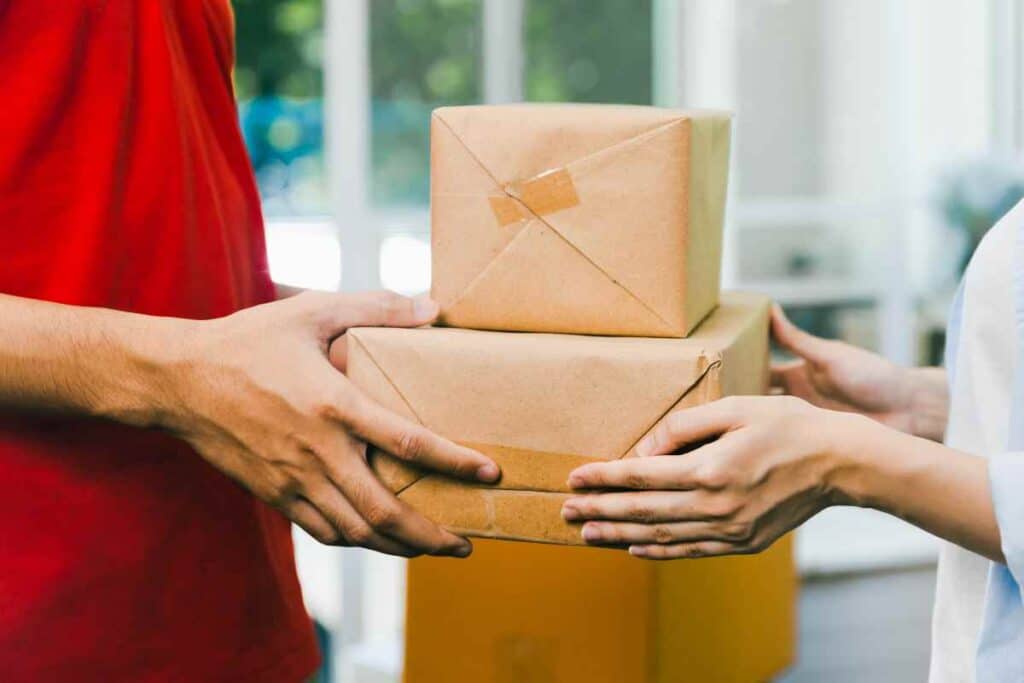 Tassa sui pacchi: 3 euro