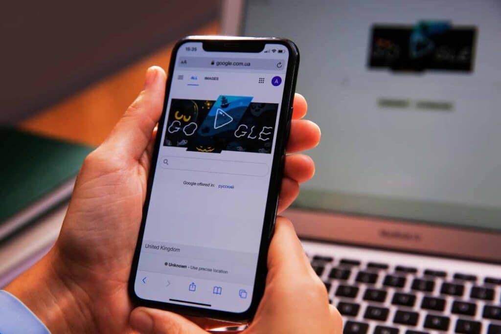 Allarme su Google, così puoi riconoscere le estensioni pericolose