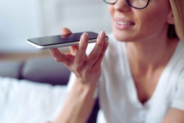 Voce clonata in 15 secondi, il nuovo modello di AI ora fa paura