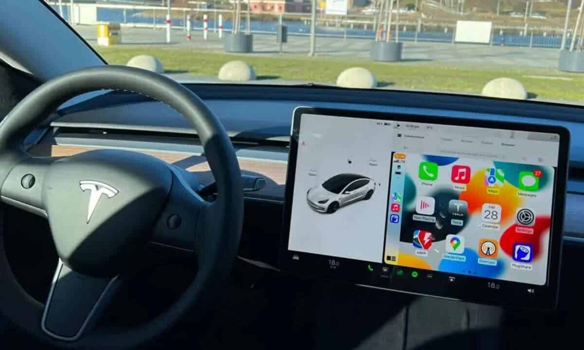 Tesla cede alla pressione? Le indiscrezioni su Apple CarPlay e la reazione (scontata) degli automobilisti