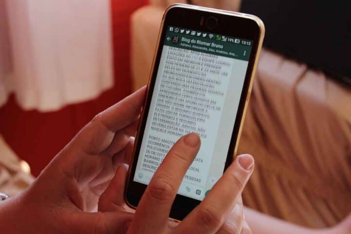 sembra il suo contatto ma è tutto finto