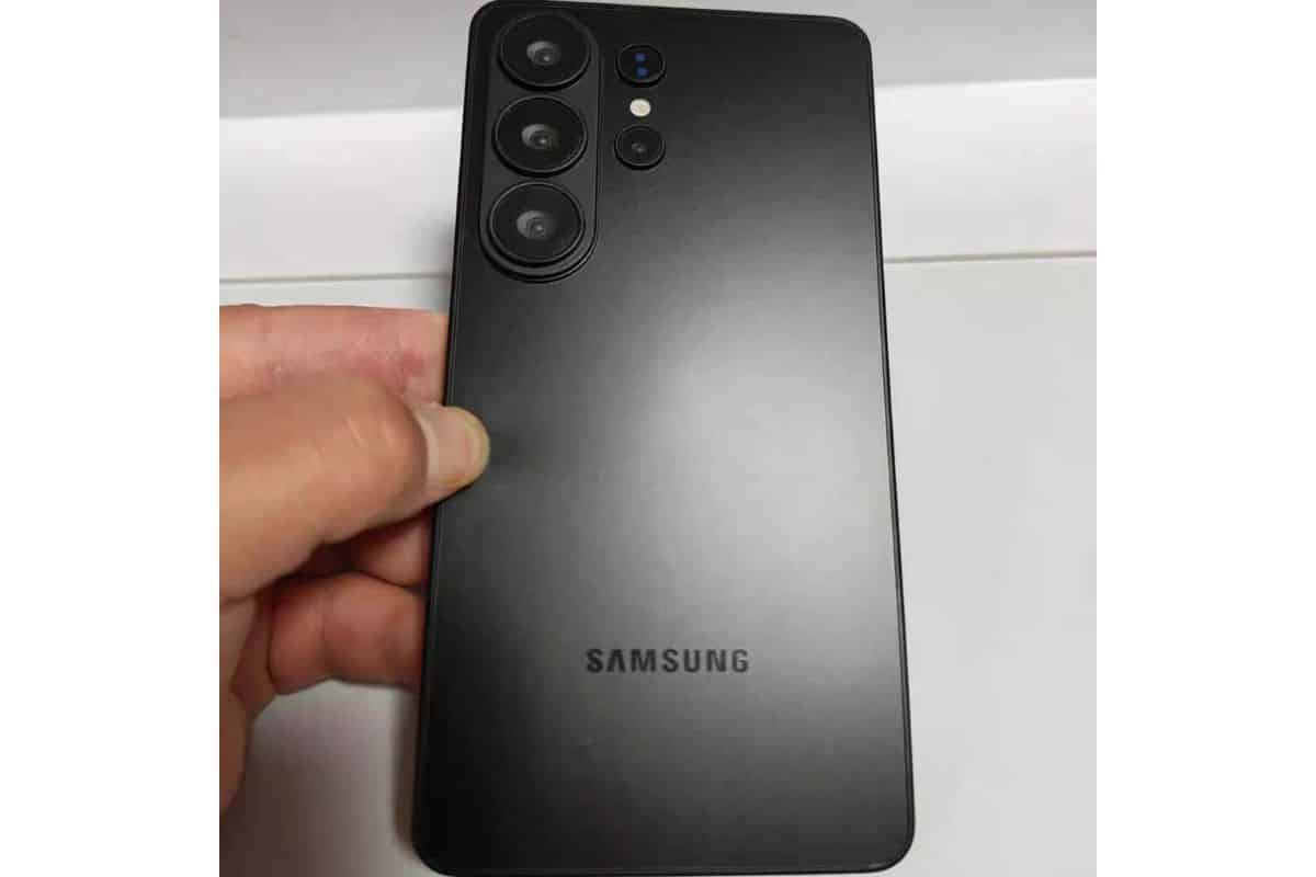 Samsung Galaxy S26 e S26 Ultra: trapelano i dummy