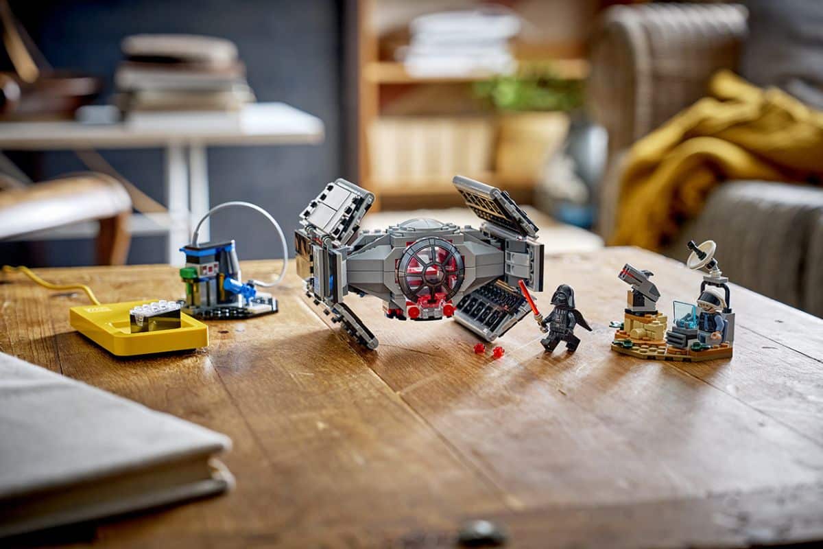 LEGO presenta i mattoncini Smart Brick a tema Star Wars