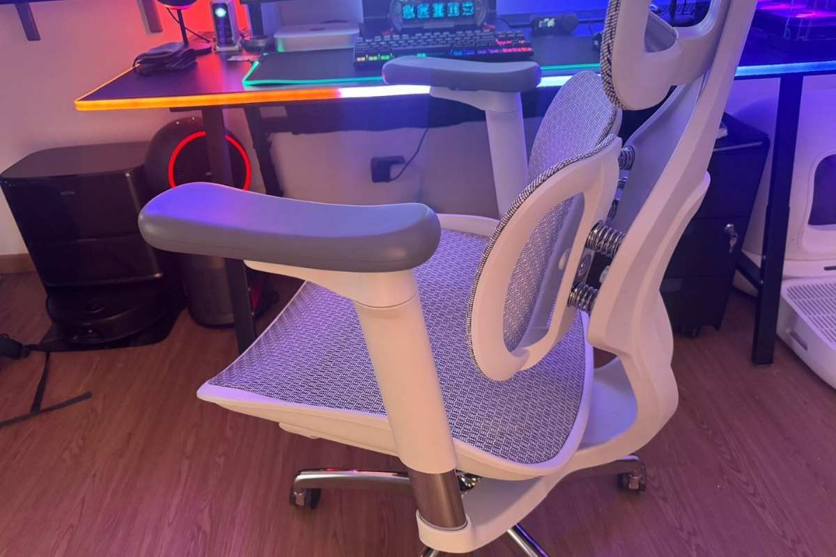 Recensione Sihoo Doro S100: Design futuristico e supporto lombare attivo, ma è davvero la "killer app" degli uffici?