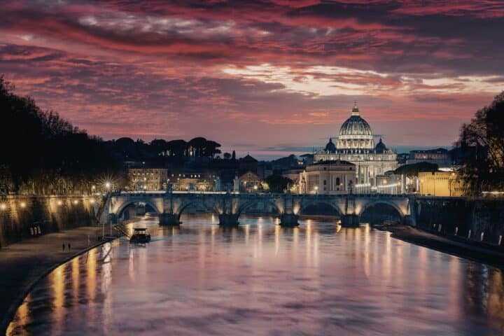 Il Vaticano renderà la Messa super tech con traduzione AI in 60 lingue