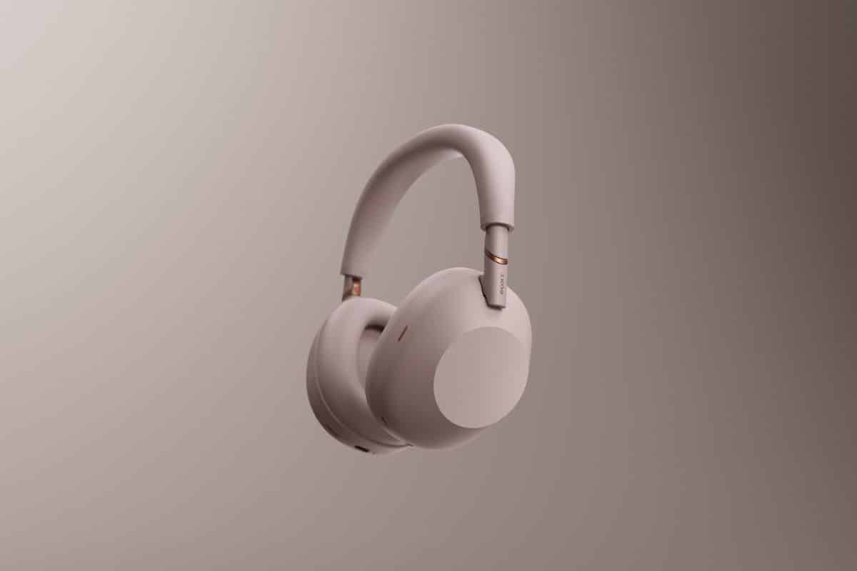 Sony WH-1000XM6 in Pink