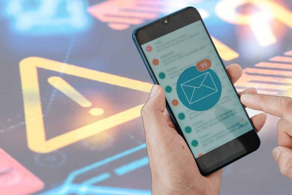 "Stop ai messaggi", perché l'FBI ha lanciato questo allarme per tutti gli utenti
