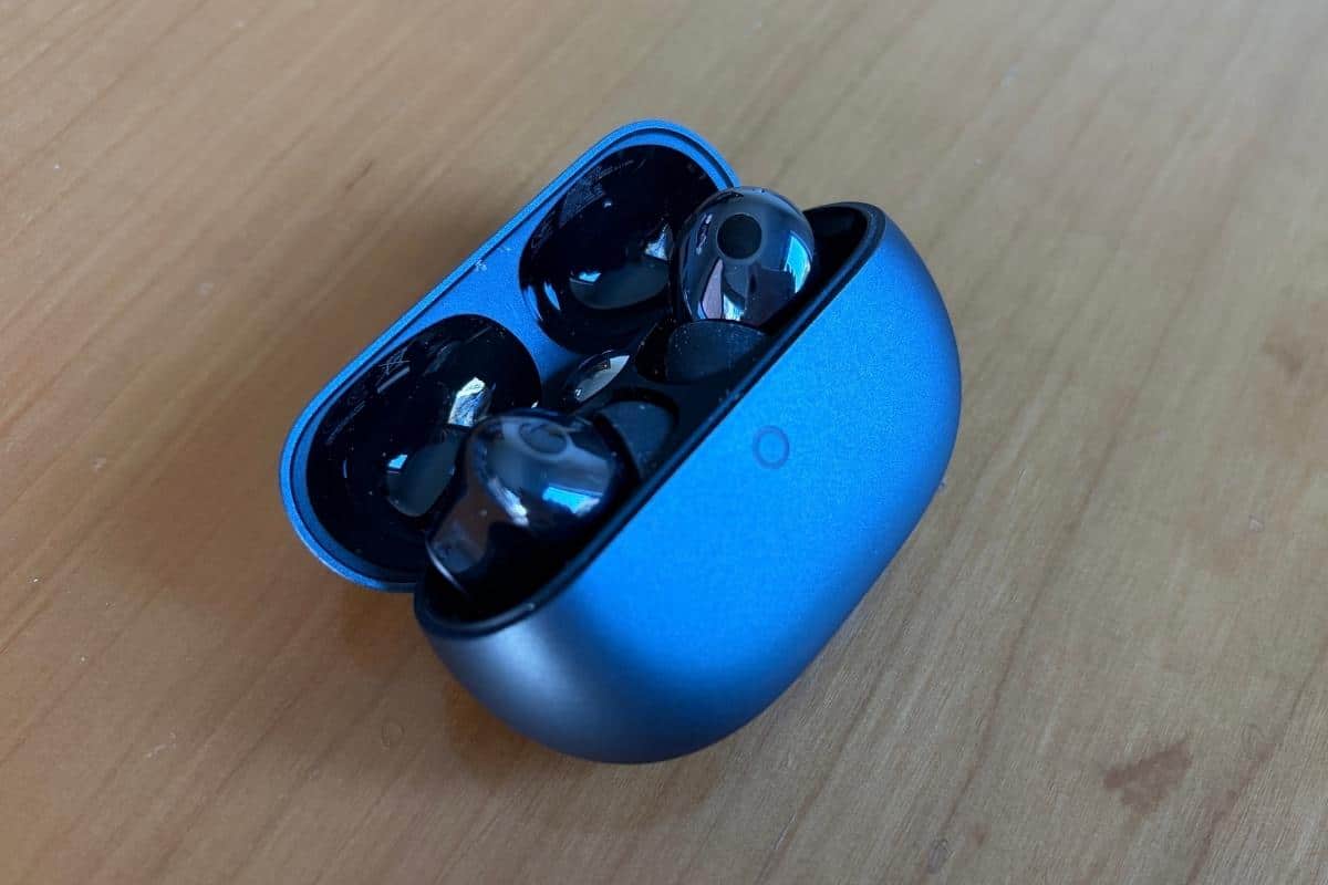 La custodia di Huawei FreeBuds Pro 5, aperta