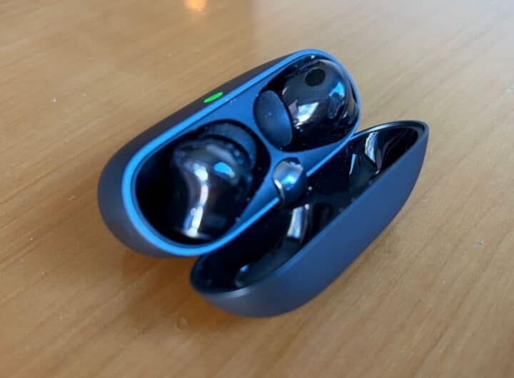 La custodia di Huawei FreeBuds Pro 5, aperta